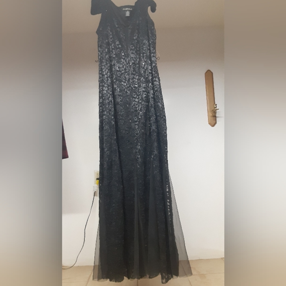 Elegant Black Lace Maxi Dress
